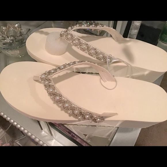 Beautiful sandals for a bride multiple sizes all handmade pearls crystals - Picture 3 of 4
